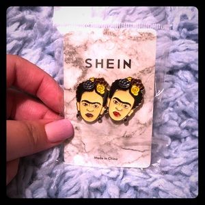 Frida Kahlo earring/enamel pin!!!